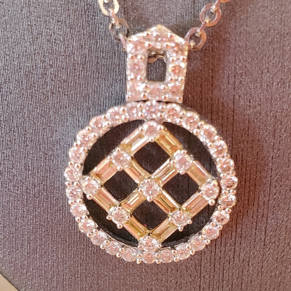 Meet your Posher, Allisha - Picture 3 of 3